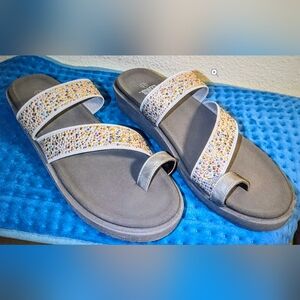New Muk Luk Sandals SPARKLE Straps, Size 11, Gray, Ring Toe Style # 1200084-020